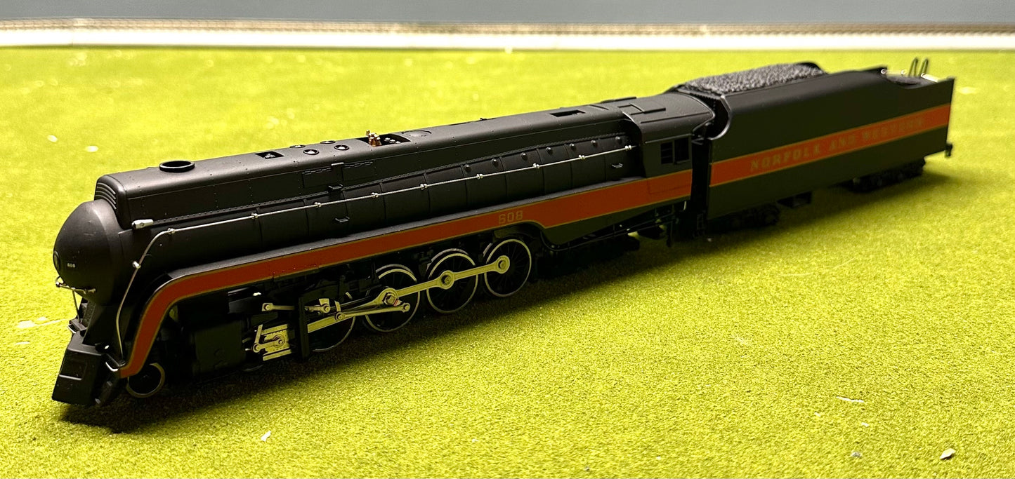 Bachmann Plus 11315 HO Scale Class J N&W 4-8-4 w/Smoke DC Steam Locomotive