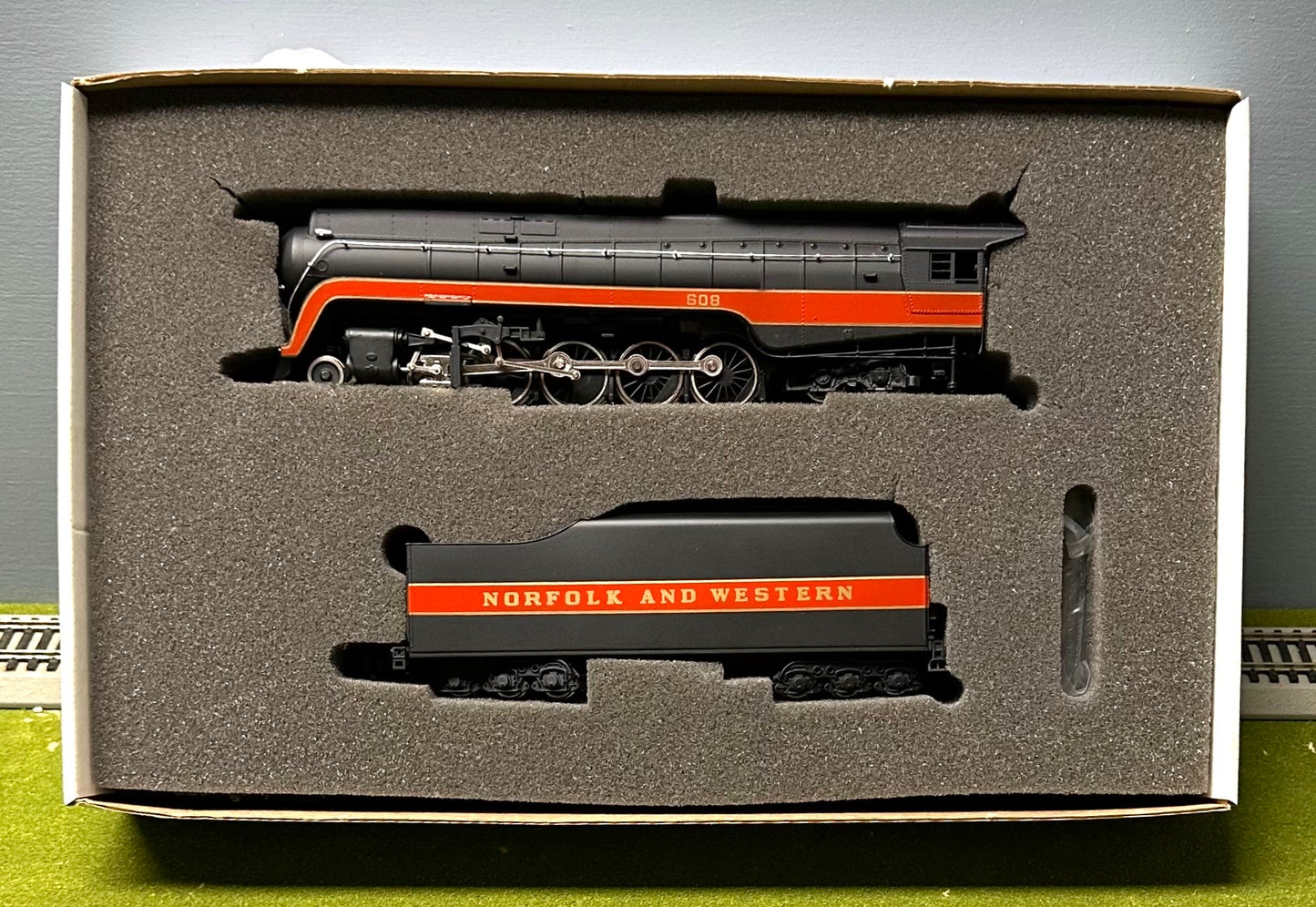 Bachmann Plus 11315 HO Scale Class J N&W 4-8-4 w/Smoke DC Steam Locomotive