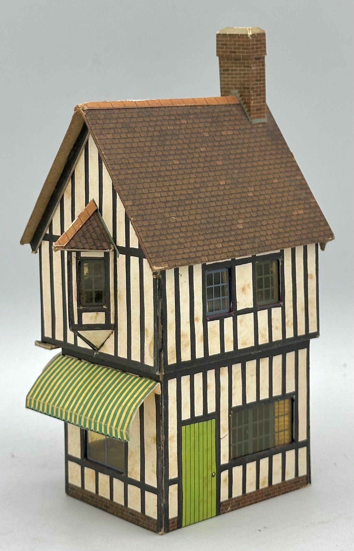Vintage Superquick HO Scale CardstockWood Frame Photographer Building Fully Assembled