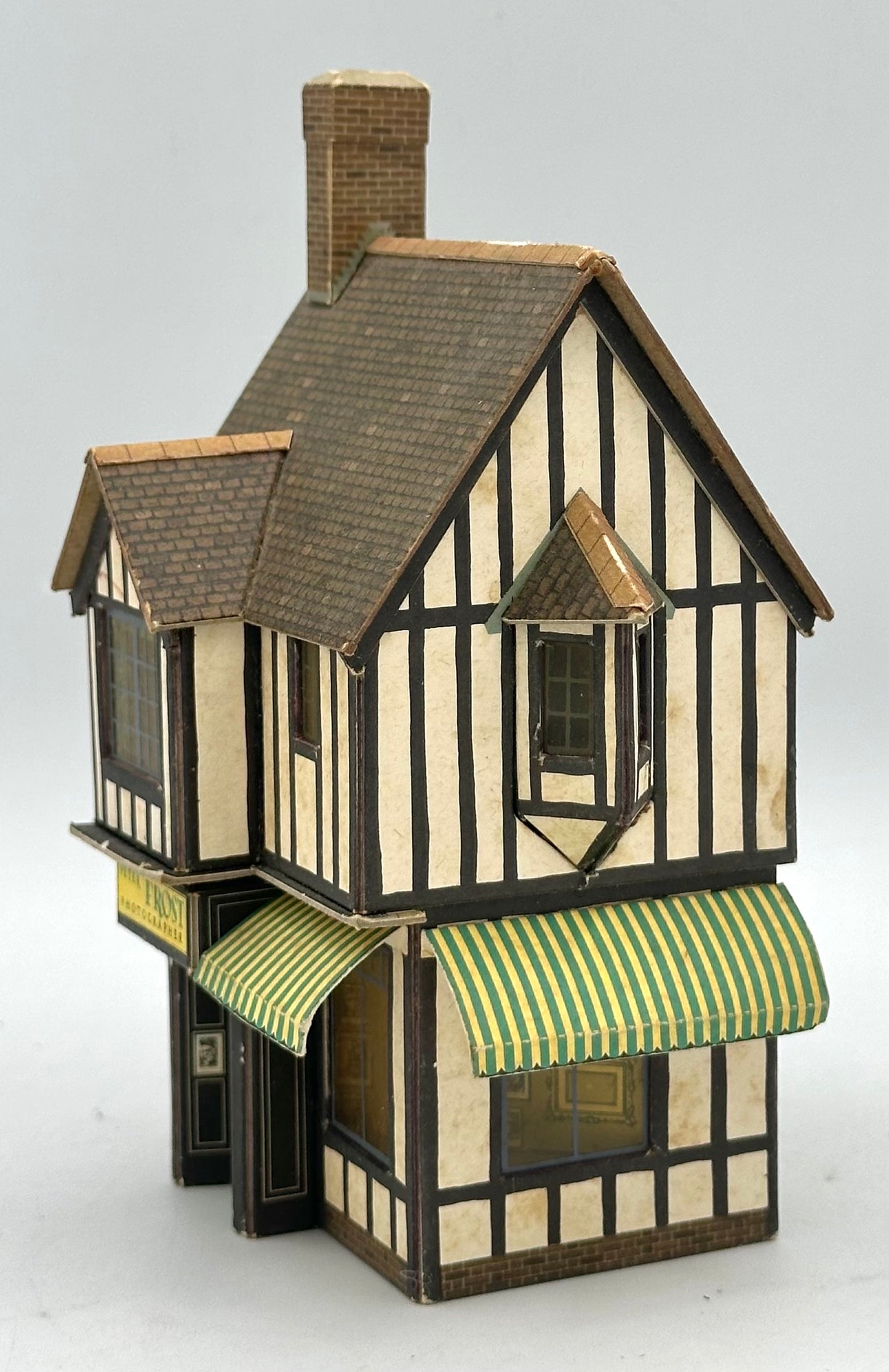 Vintage Superquick HO Scale CardstockWood Frame Photographer Building Fully Assembled