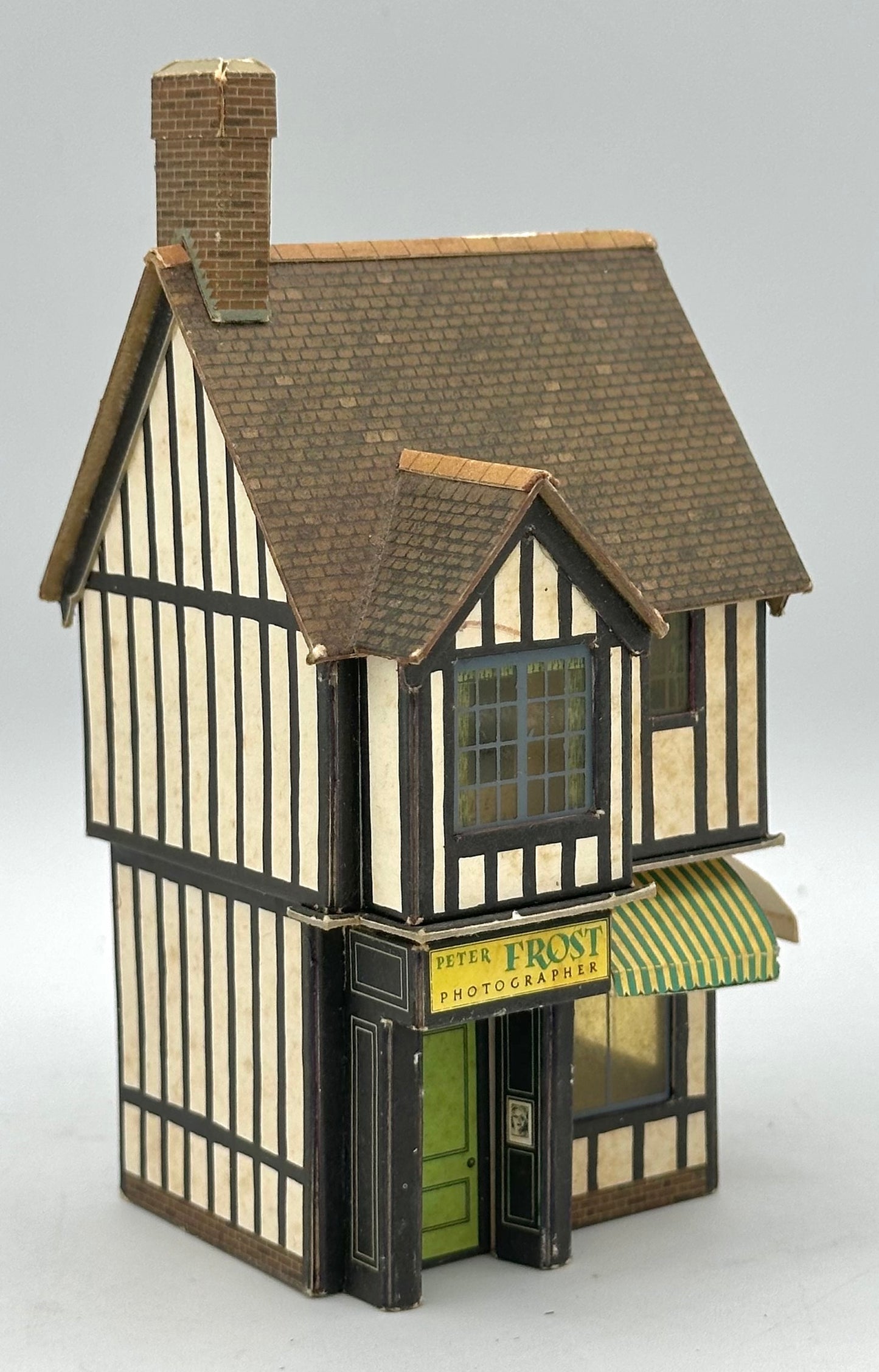 Vintage Superquick HO Scale CardstockWood Frame Photographer Building Fully Assembled