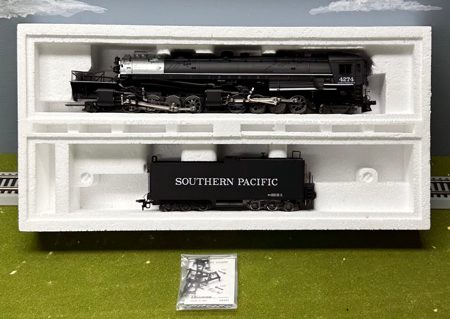 V. Rare RivaRossi 5424 HO Scale Southern Pacific Cab Forward Facing 2-8-8-2 DC Steam Locomotive