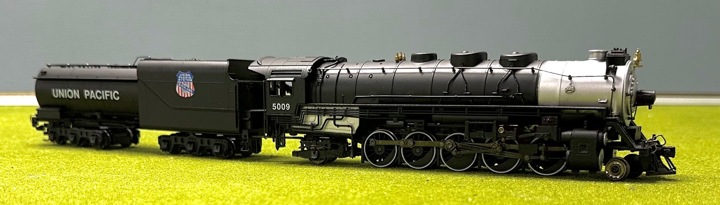 IHC Premier Gold Series 23412 HO Scale 2-10-2 Santa Fe Union Pacific DC Steam Locomotive DCC Ready