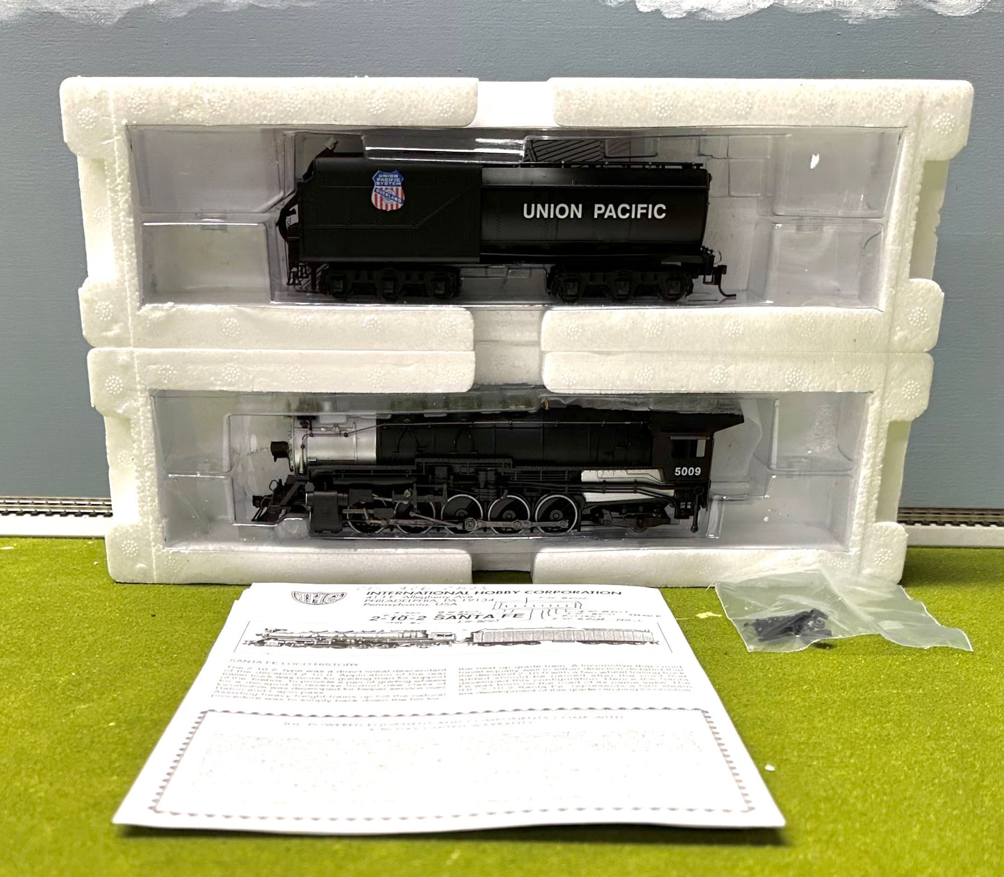 IHC Premier Gold Series 23412 HO Scale 2-10-2 Santa Fe Union Pacific DC Steam Locomotive DCC Ready