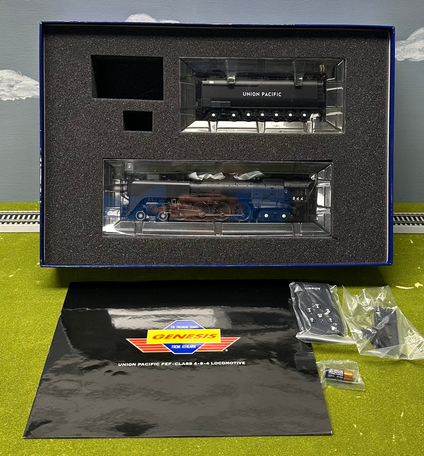 Athearn Genesis G9205 HO Scale Union Pacific FEF-3 4-8-4 Northern DCC w/ MRC Sound Steam Locomotive