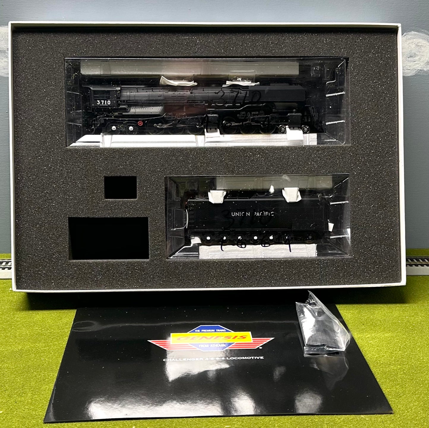 Athearn Genesis G97224 HO Scale Union Pacific Challenger 4-6-6-4  DCC w/ Tsunami Sound Steam Locomotive
