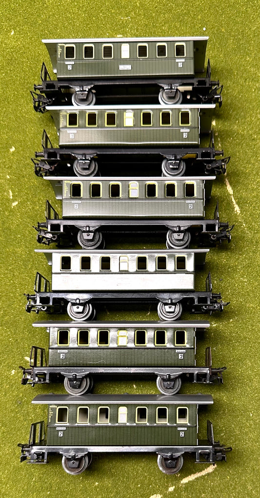 Vintage Marklin 4107 HO Scale All Metal Std. Branch 2nd Class Passenger Car 6pc