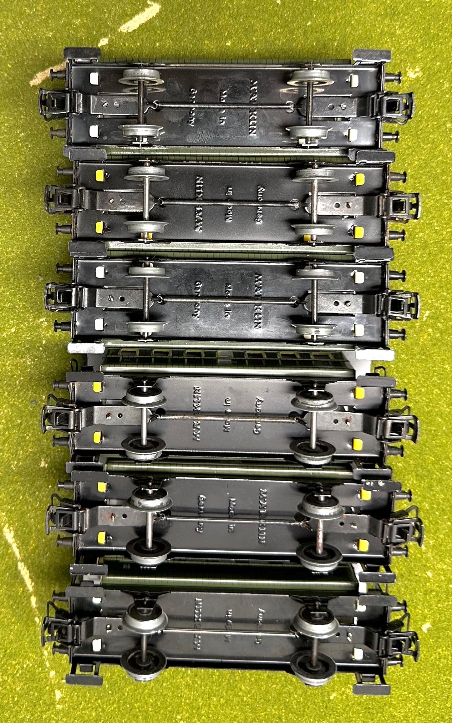 Vintage Marklin 4107 HO Scale All Metal Std. Branch 2nd Class Passenger Car 6pc