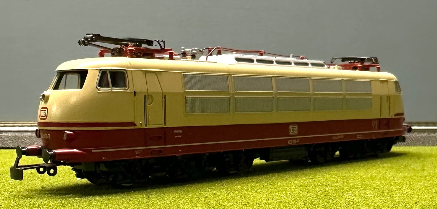 Marklin 3054 HO  DB E03 3-Rail Analog AC Electric Locomotive