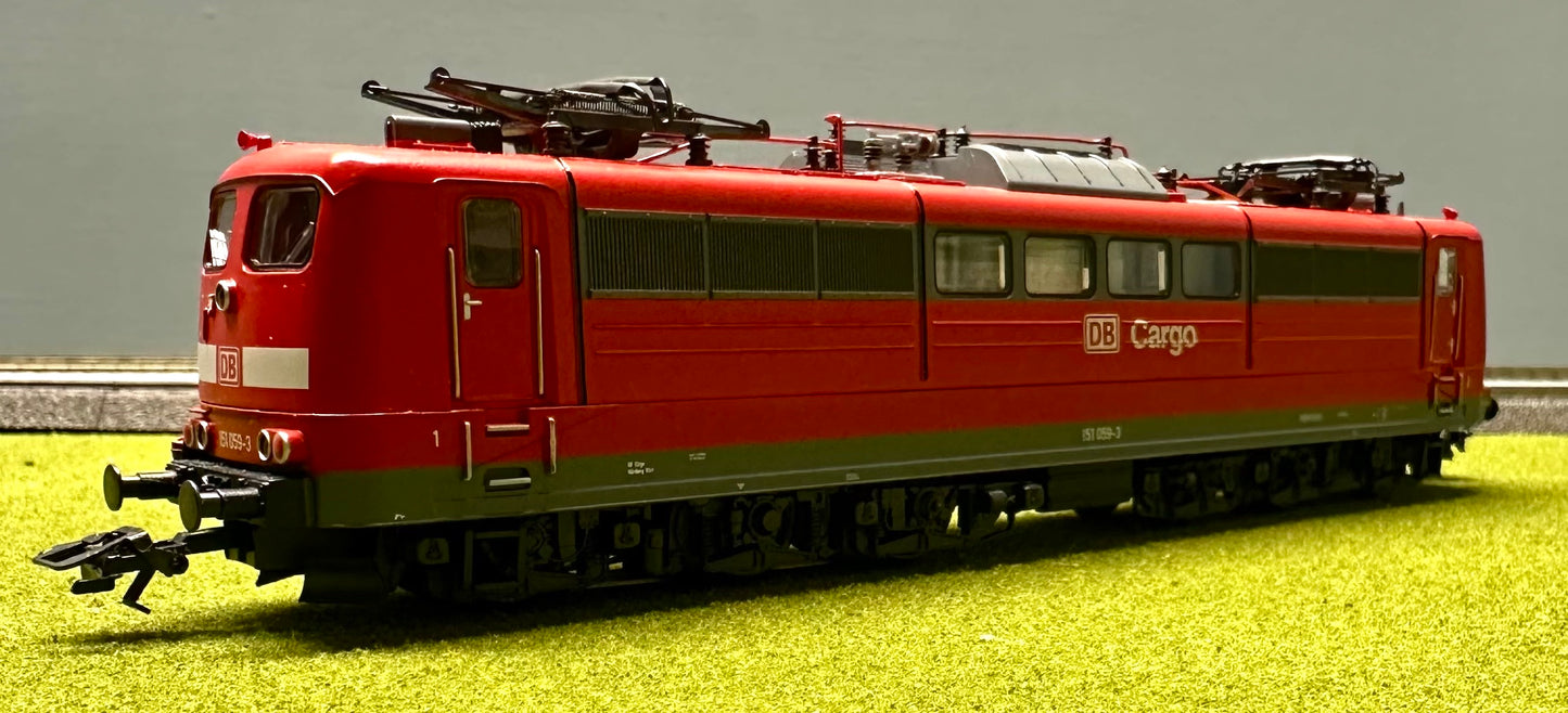 Marklin 29646 HO Analog 3-Rail AC Electric Locomotive DB Cargo 151 059-3