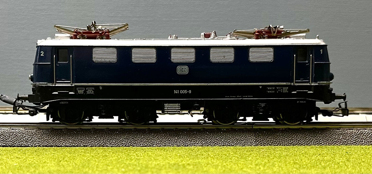 Marklin 3039 HO DB 141 005-9 3-Rail Analog AC Electric Locomotive
