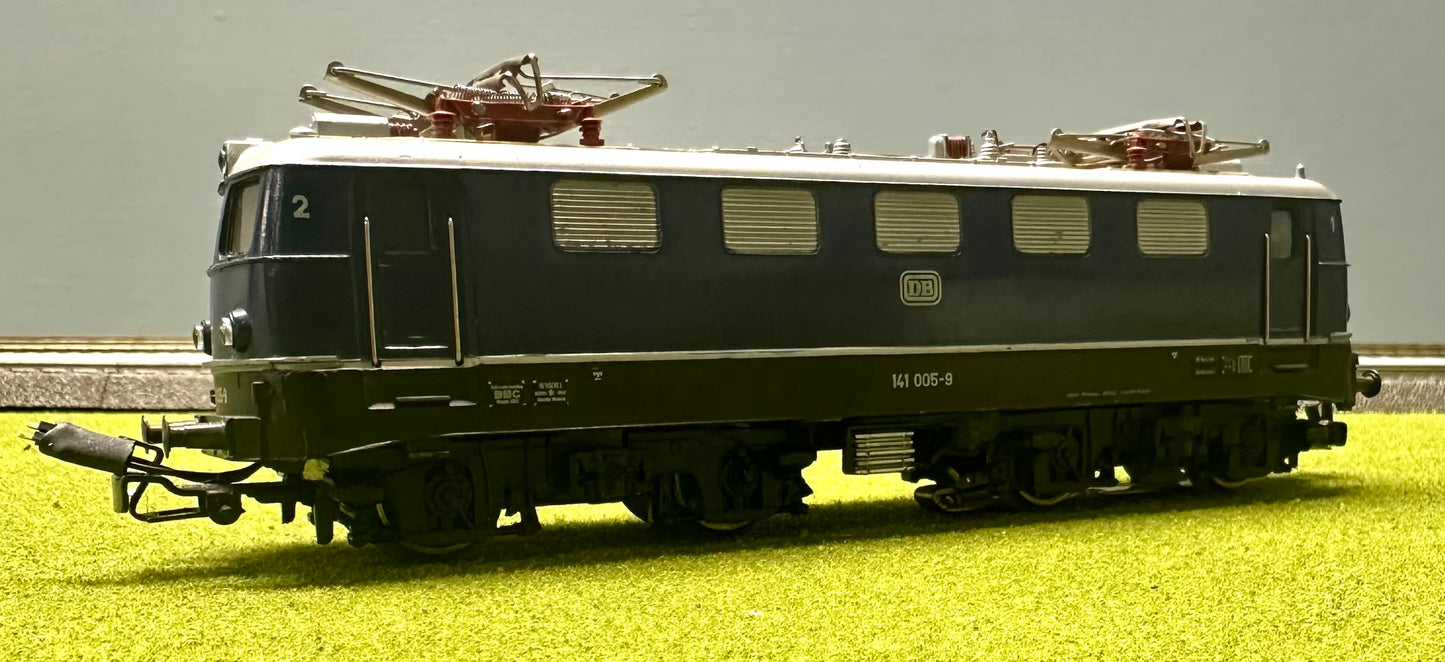 Marklin 3039 HO DB 141 005-9 3-Rail Analog AC Electric Locomotive