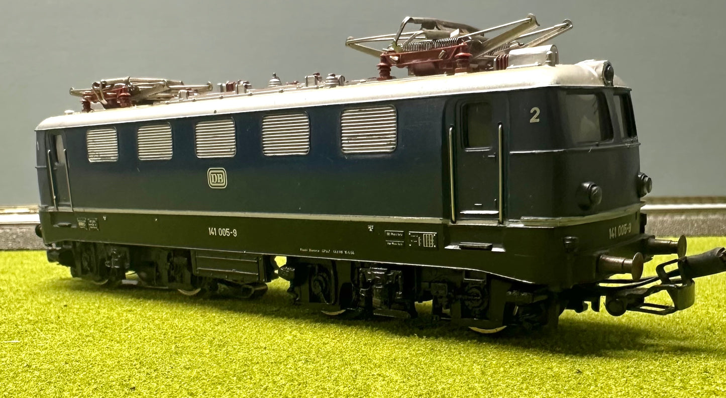 Marklin 3039 HO DB 141 005-9 3-Rail Analog AC Electric Locomotive