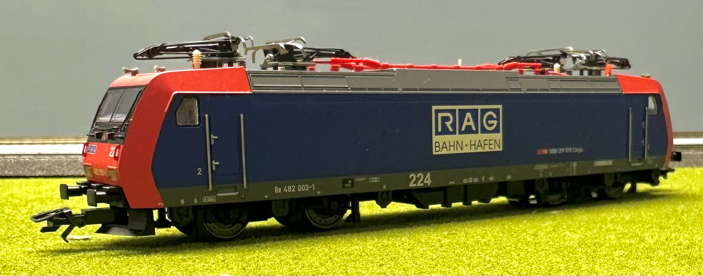 Marklin 36857 HO Analog 3-Rail AC Electric Locomotive RAG Bahn Hafen 482 003-1