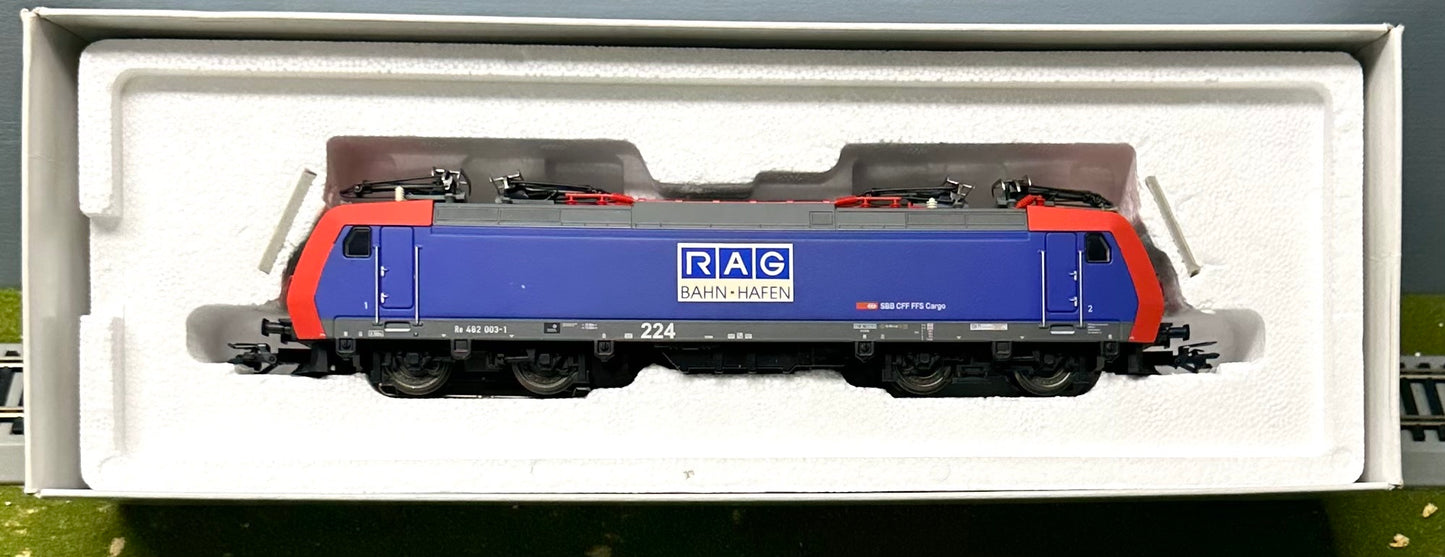 Marklin 36857 HO Analog 3-Rail AC Electric Locomotive RAG Bahn Hafen 482 003-1