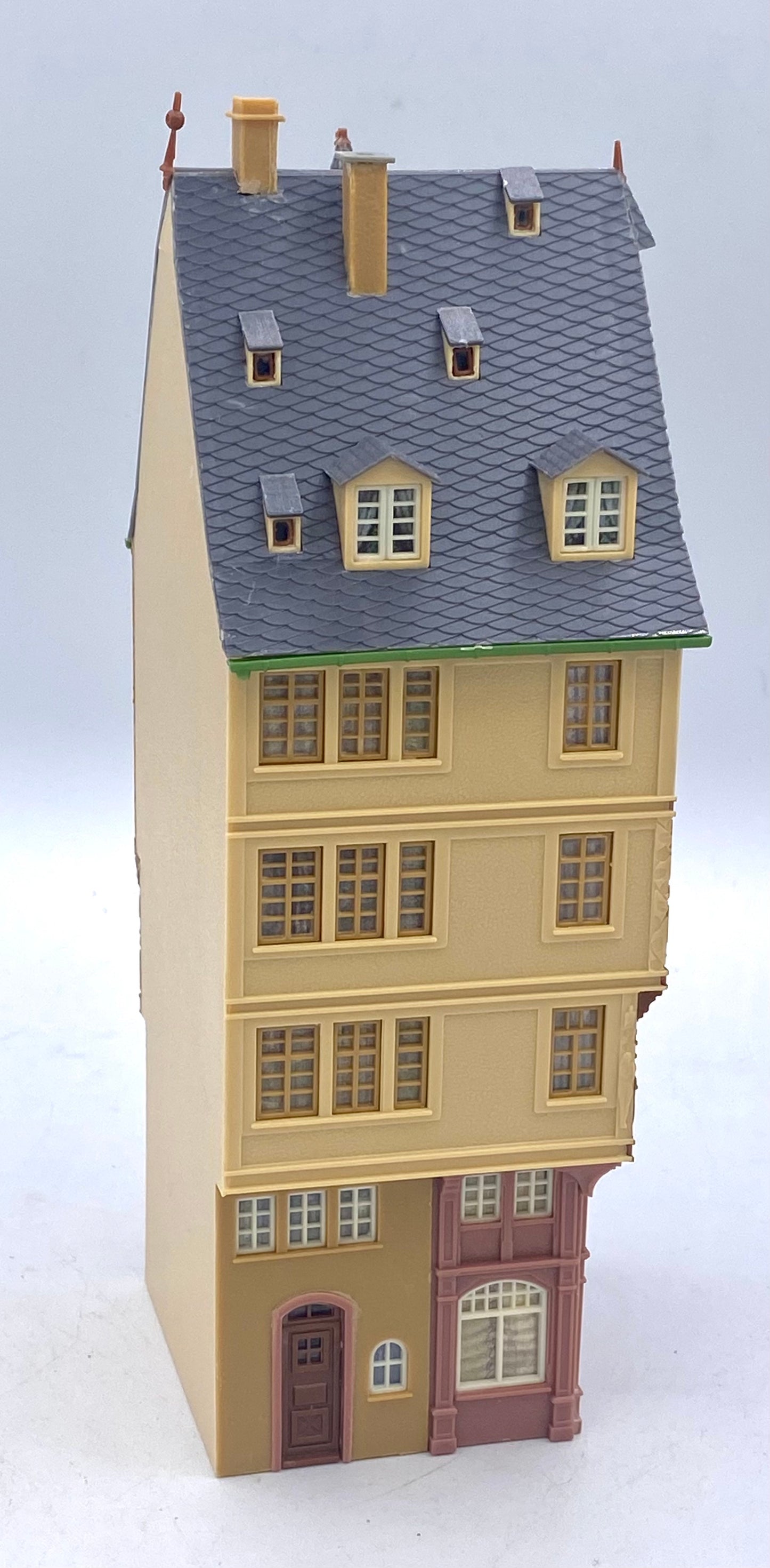 Faller B-912 HO Old City Building Fully Assembled