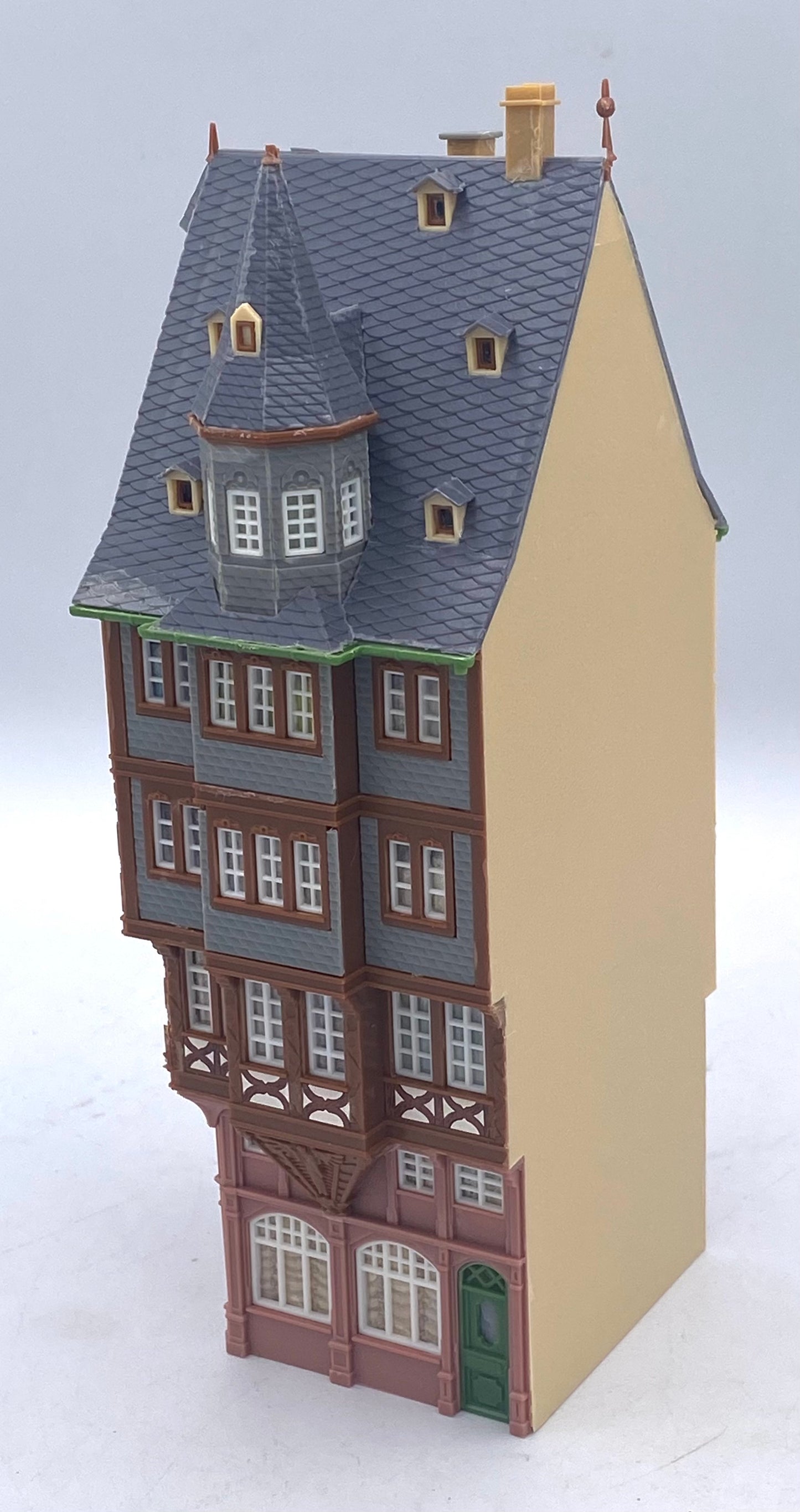 Faller B-912 HO Old City Building Fully Assembled