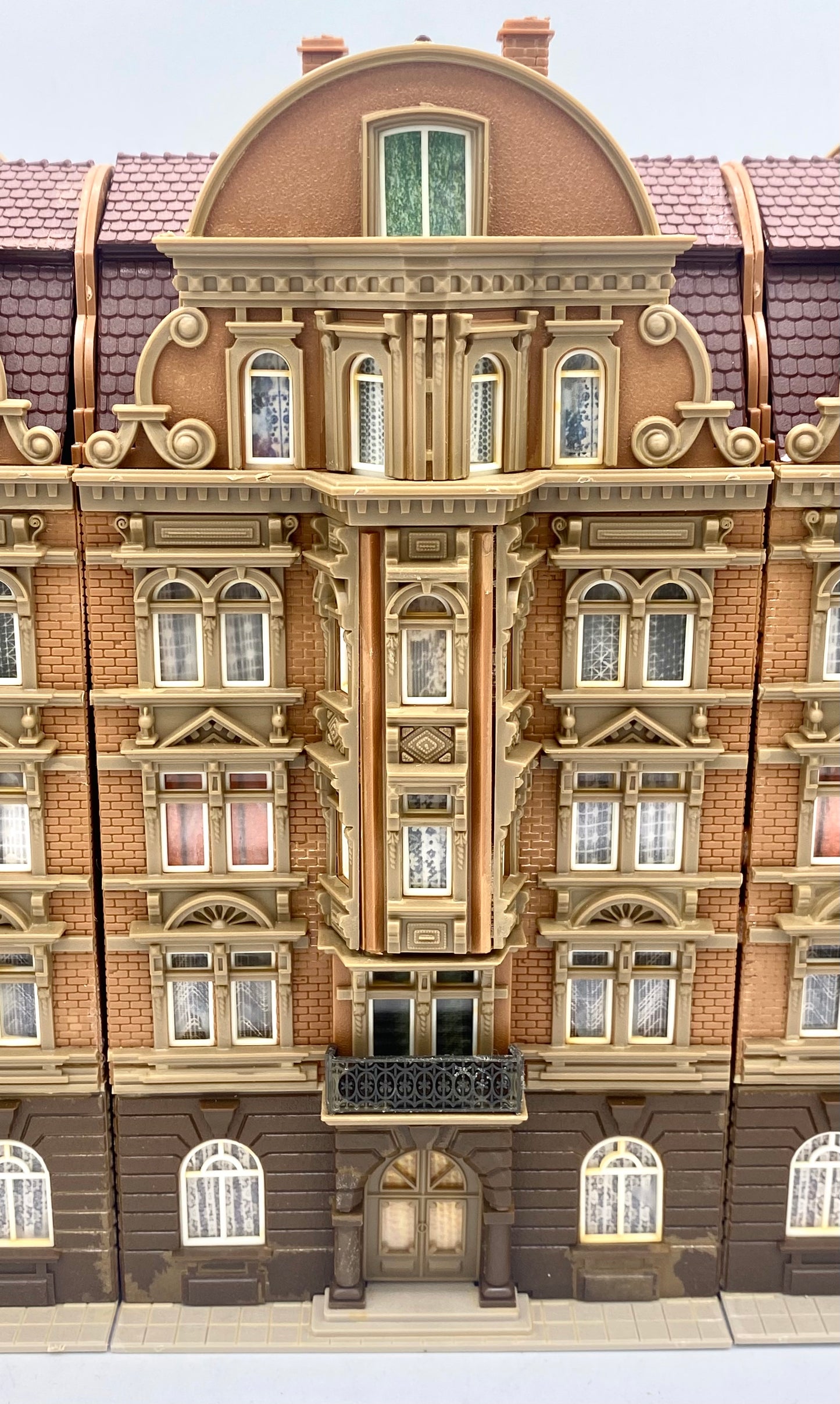 Vollmer 43775 HO City Building / Palace Fully Assembled