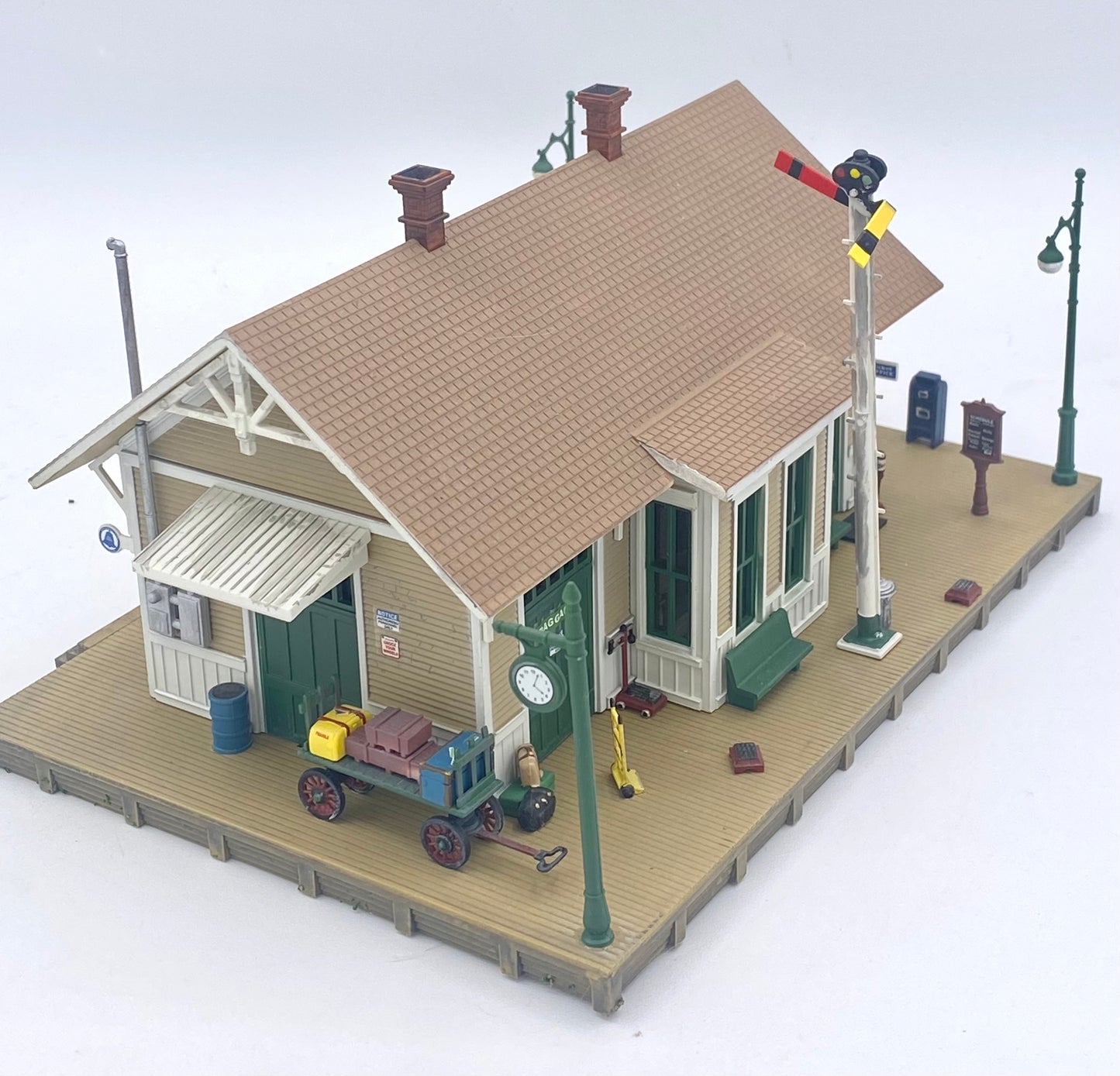Woodland Scenics Dansbury Depot, HO Pre-Assembled Structure