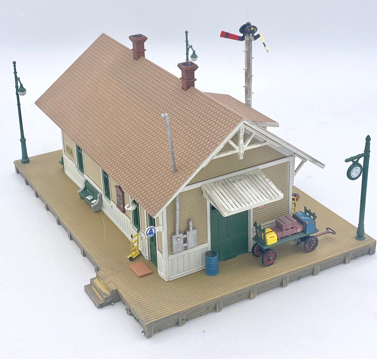 Woodland Scenics Dansbury Depot, HO Pre-Assembled Structure