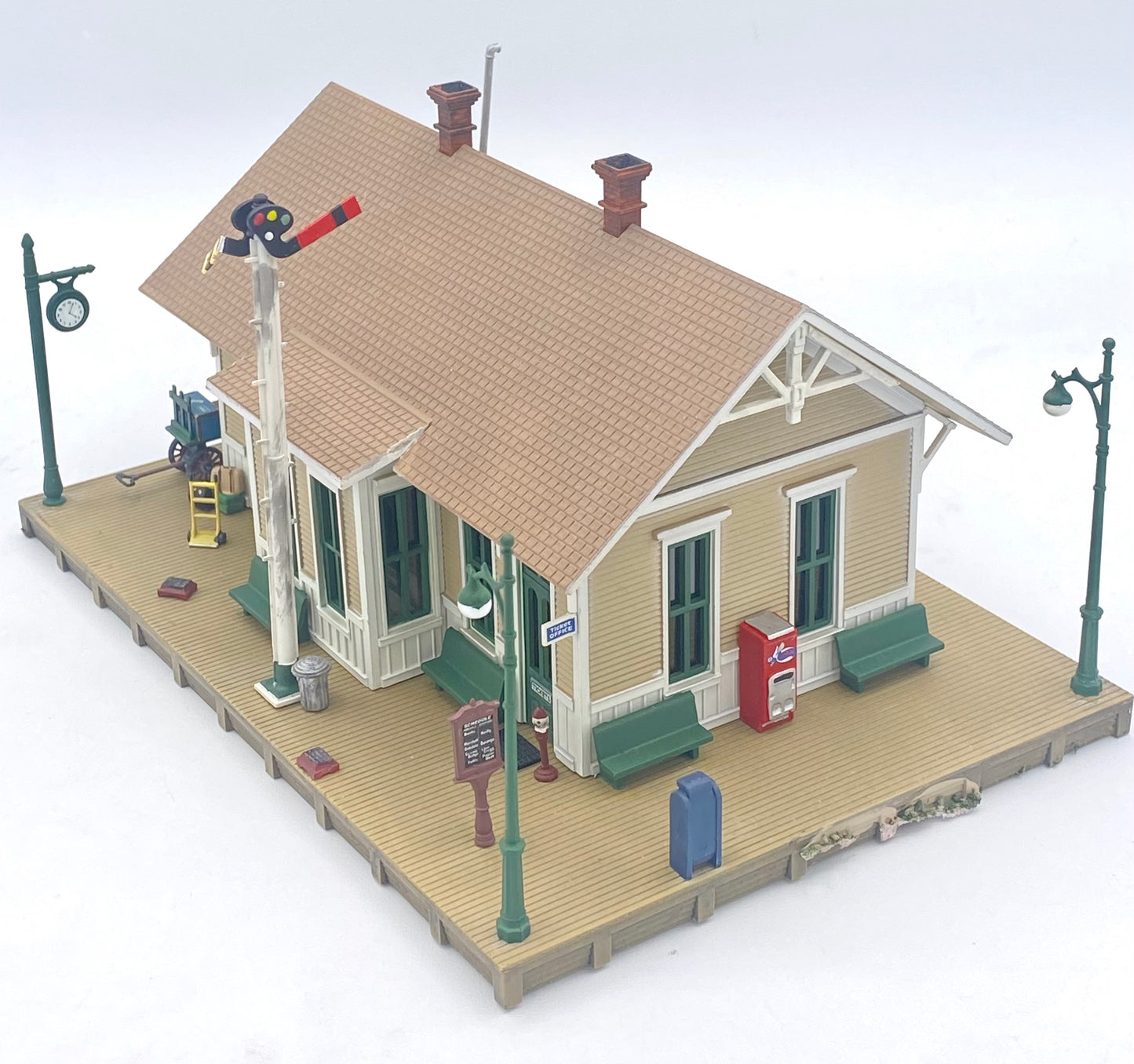 Woodland Scenics Dansbury Depot, HO Pre-Assembled Structure