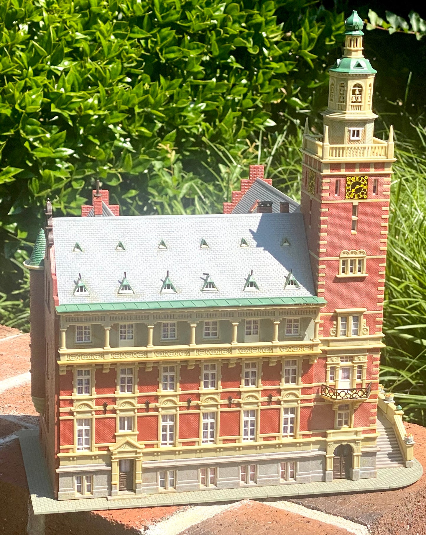 Kibri 38381 HO Leer Town Hall Building Fully Assembled