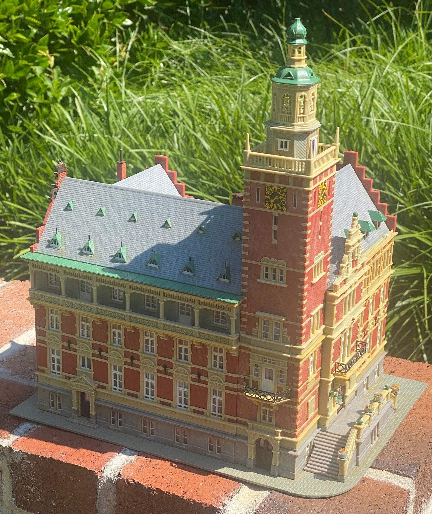 Kibri 38381 HO Leer Town Hall Building Fully Assembled
