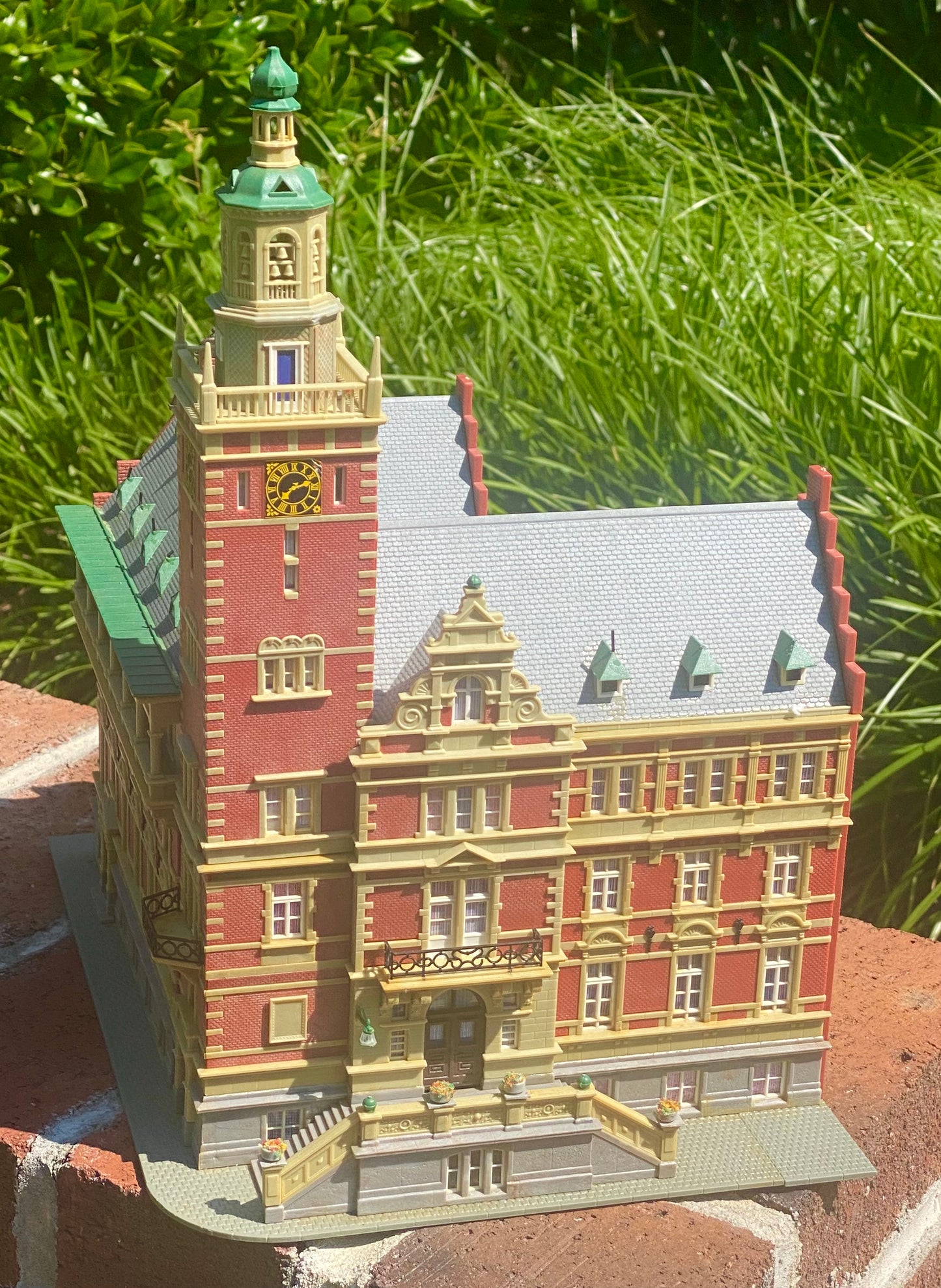 Kibri 38381 HO Leer Town Hall Building Fully Assembled
