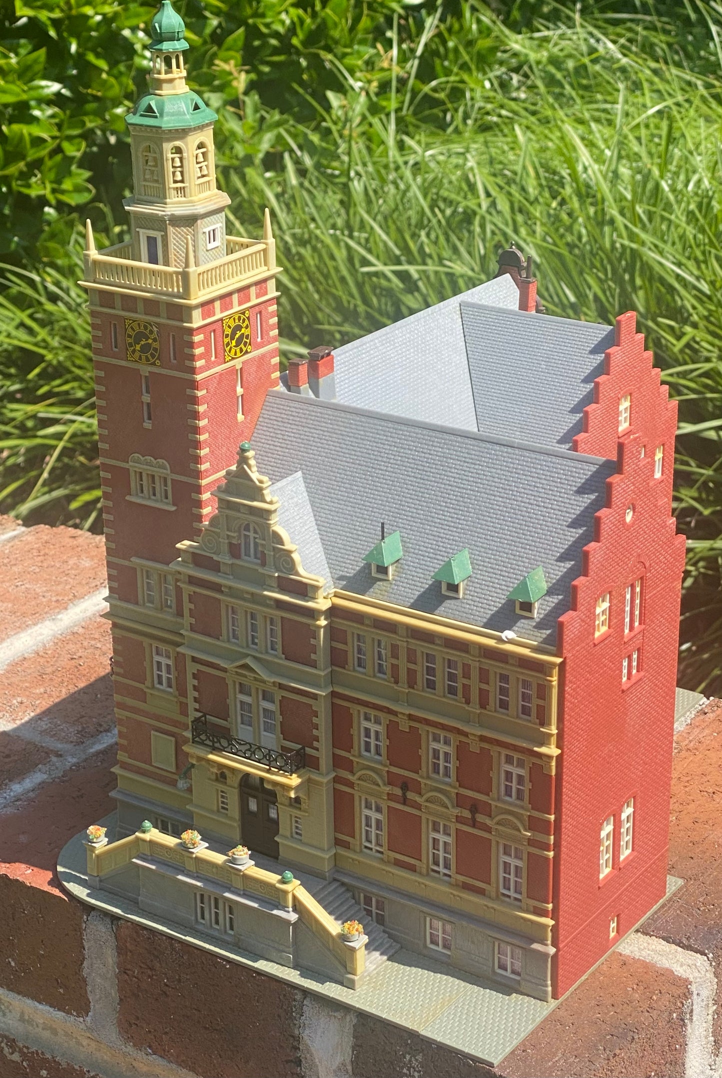 Kibri 38381 HO Leer Town Hall Building Fully Assembled