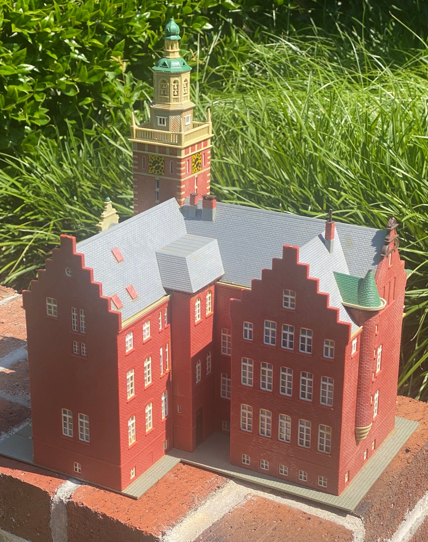 Kibri 38381 HO Leer Town Hall Building Fully Assembled