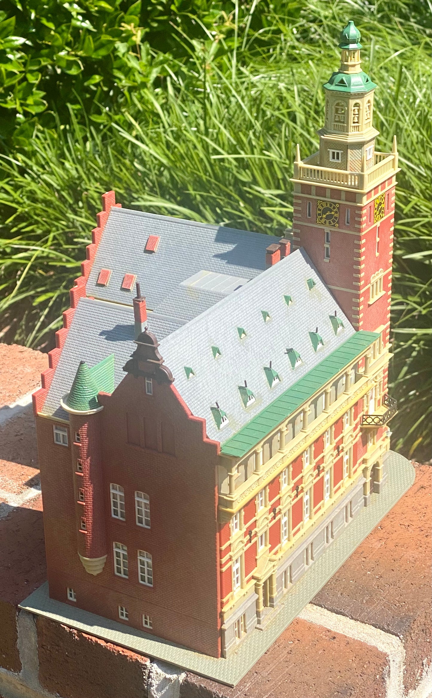 Kibri 38381 HO Leer Town Hall Building Fully Assembled