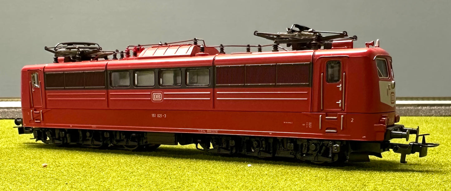Marklin 3343 HO DB BR151 3-Rail Analog AC Electric Locomotive