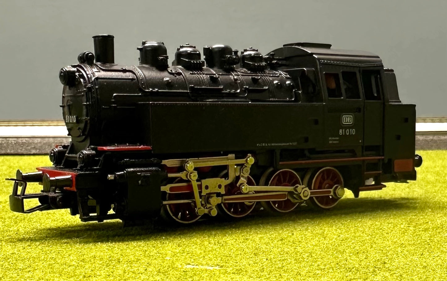 Marklin 36321 HO DB BR 81 010 3-Rail Analog AC Steam Locomotive