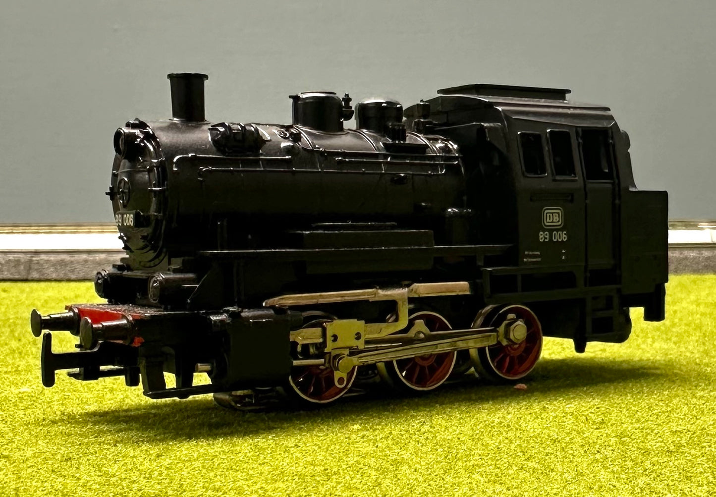 Marklin 3000 HO DB BR 89 006 3-Rail Analog AC Steam Locomotive