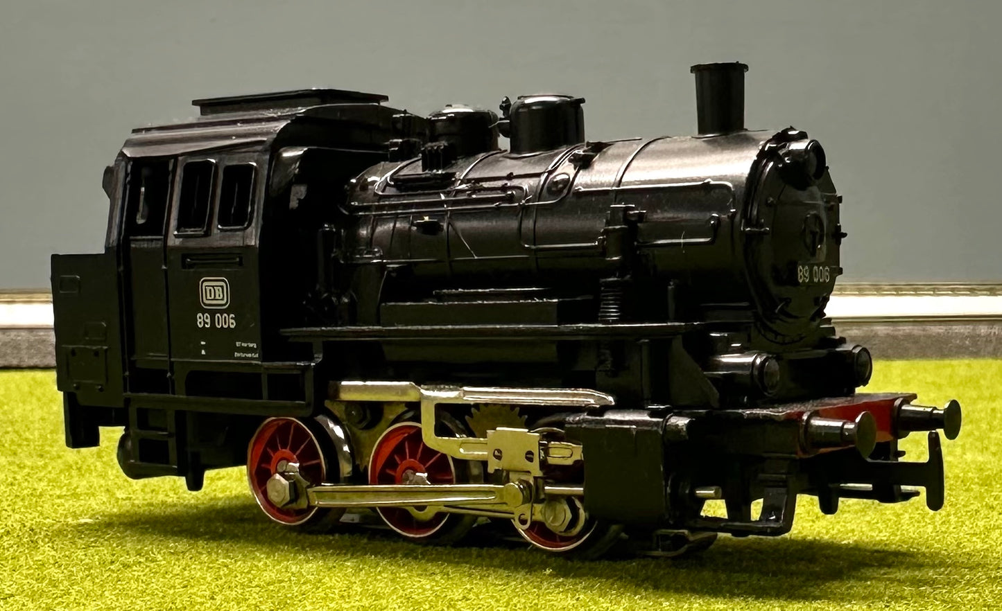 Marklin 3000 HO DB BR 89 006 3-Rail Analog AC Steam Locomotive