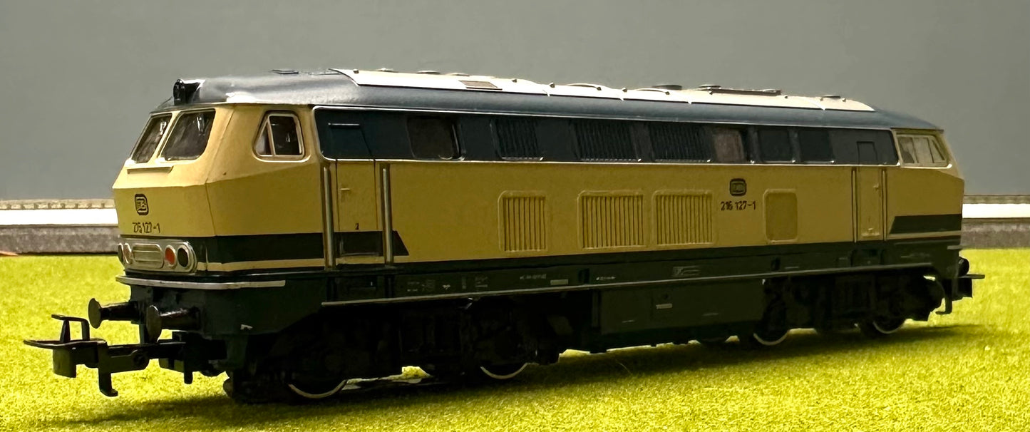 Marklin 3074 HO DB BR 216 127-1 3-Rail Analog AC Diesel Locomotive