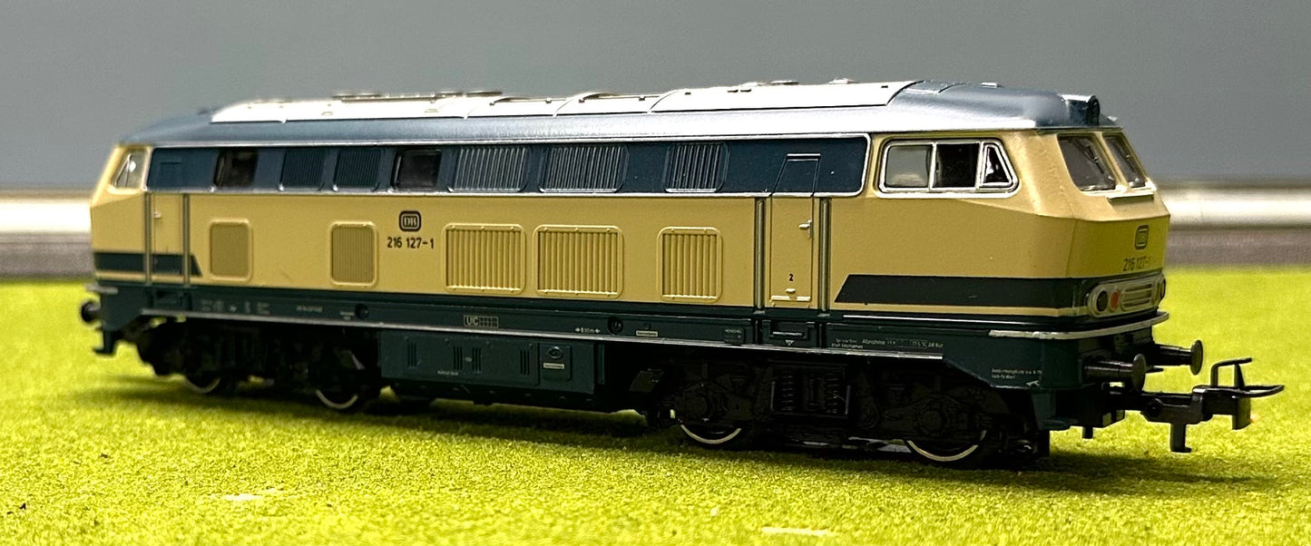 Marklin 3074 HO DB BR 216 127-1 3-Rail Analog AC Diesel Locomotive