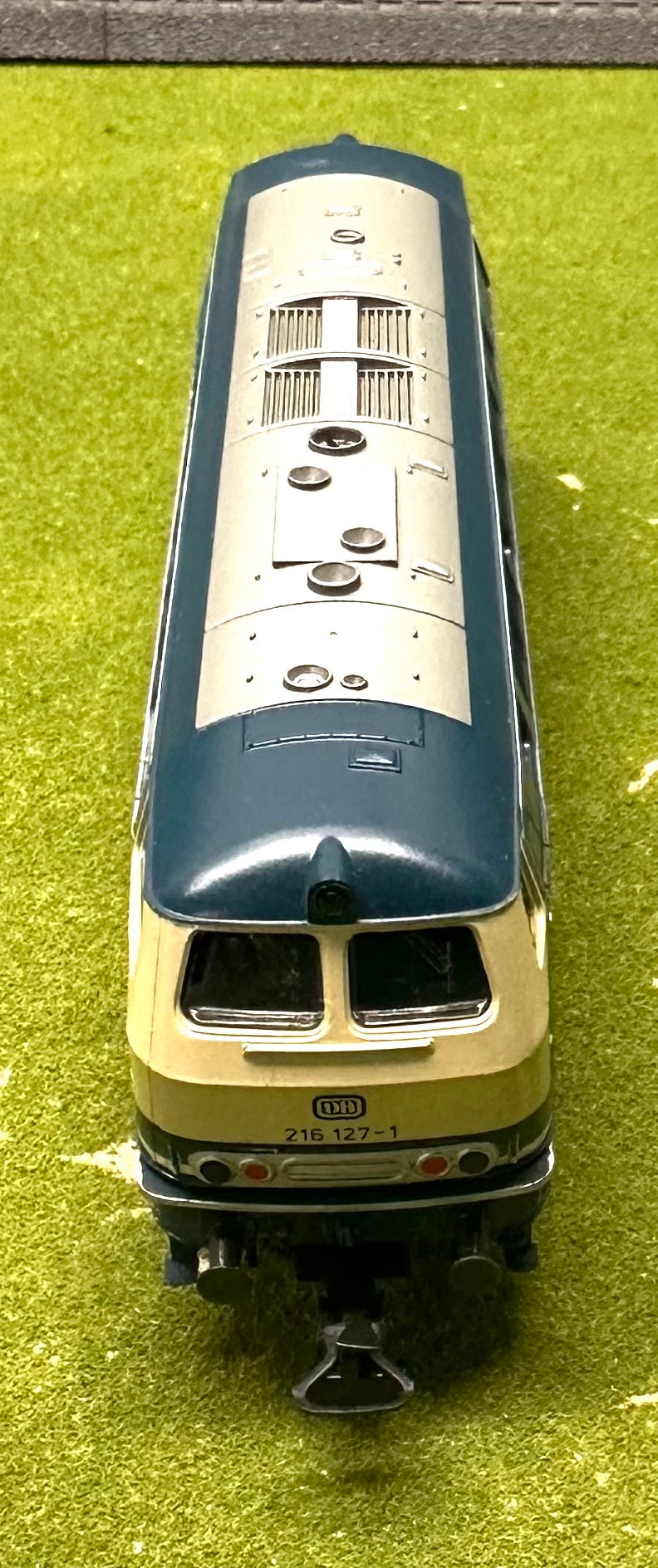 Marklin 3074 HO DB BR 216 127-1 3-Rail Analog AC Diesel Locomotive
