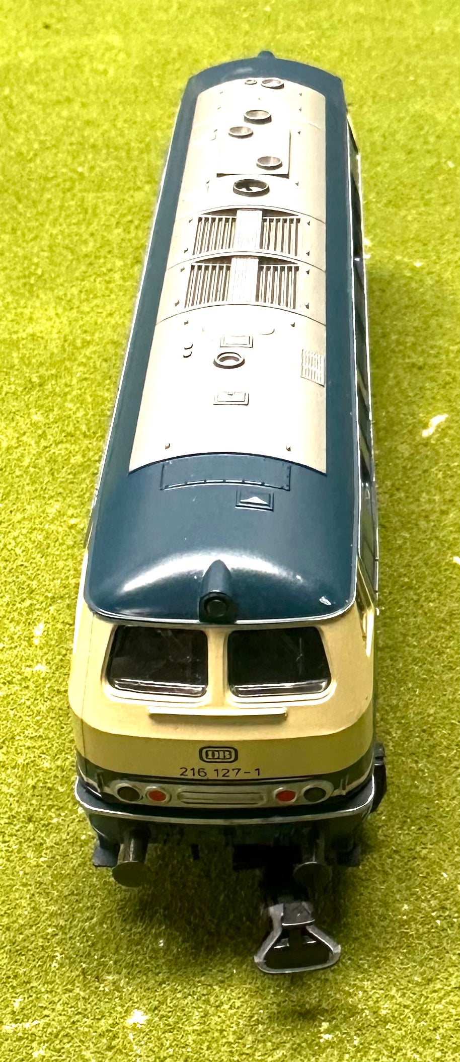 Marklin 3074 HO DB BR 216 127-1 3-Rail Analog AC Diesel Locomotive