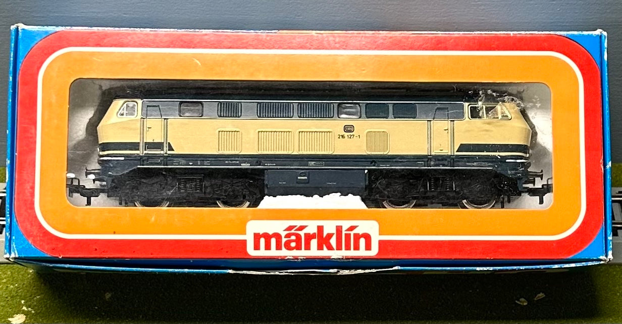 Marklin 3074 HO DB BR 216 127-1 3-Rail Analog AC Diesel Locomotive