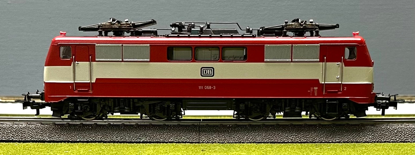 Marklin 3172 HO DB BR111-068-3, 3-Rail Analog AC Electric Locomotive