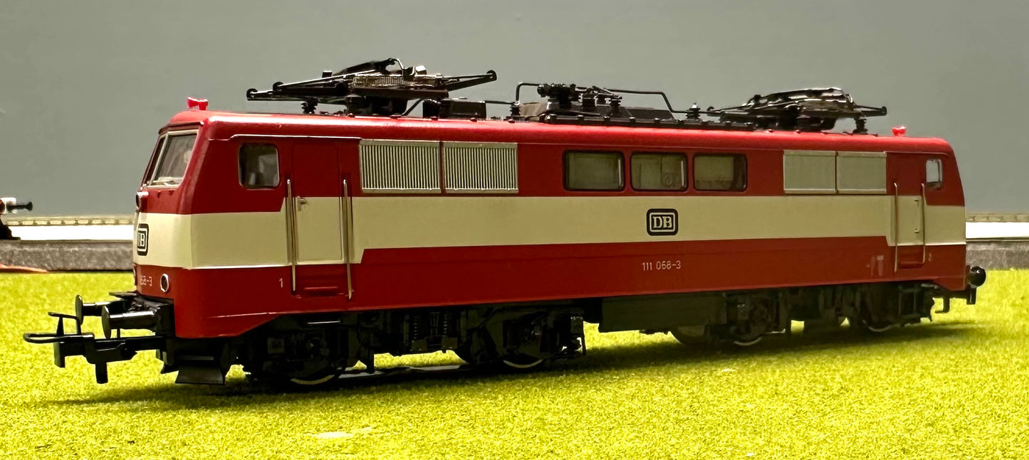 Marklin 3172 HO DB BR111-068-3, 3-Rail Analog AC Electric Locomotive