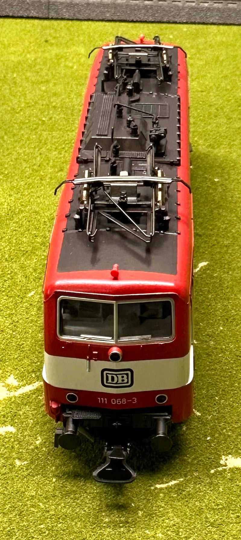 Marklin 3172 HO DB BR111-068-3, 3-Rail Analog AC Electric Locomotive