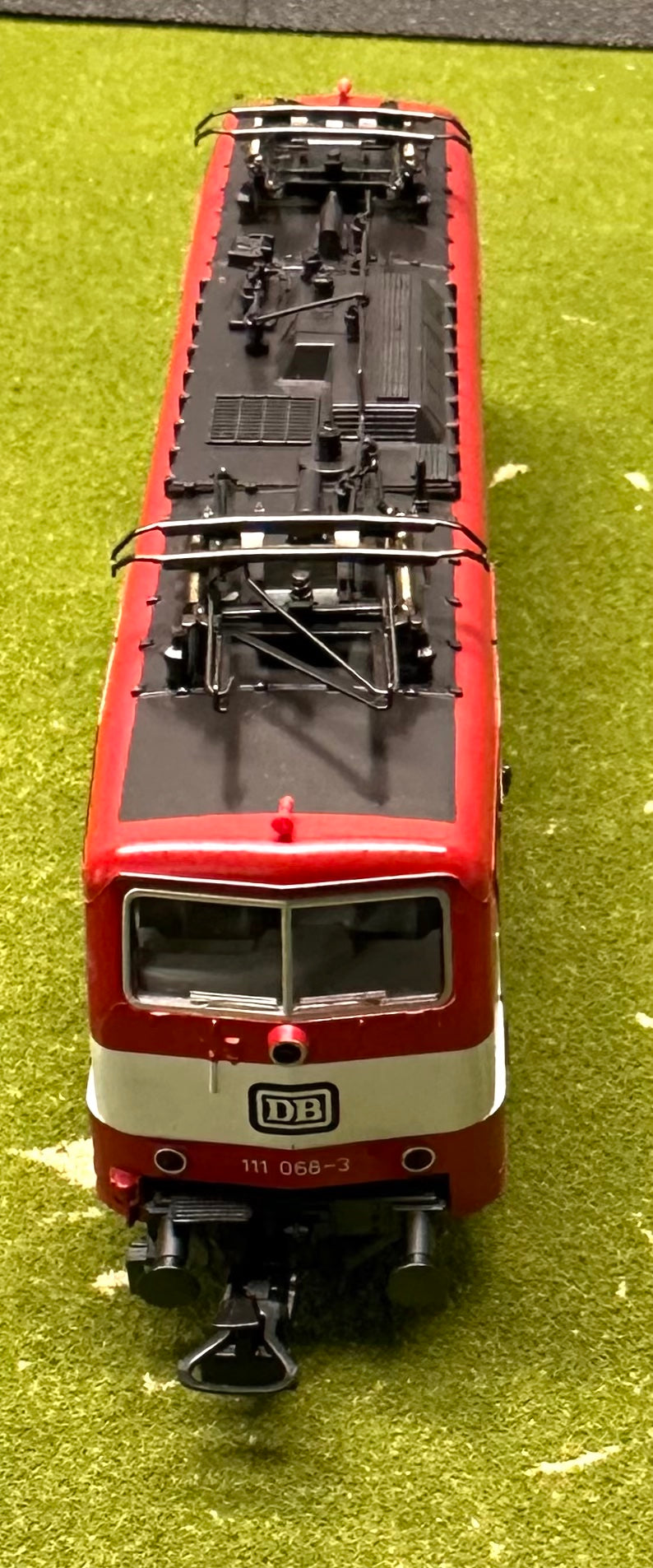 Marklin 3172 HO DB BR111-068-3, 3-Rail Analog AC Electric Locomotive