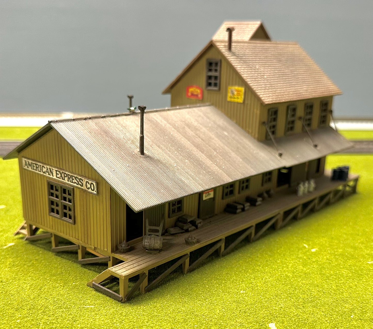 Walthers TrainLine 931-918 HO Scale Custom Painted /Weathered Brick Freight House