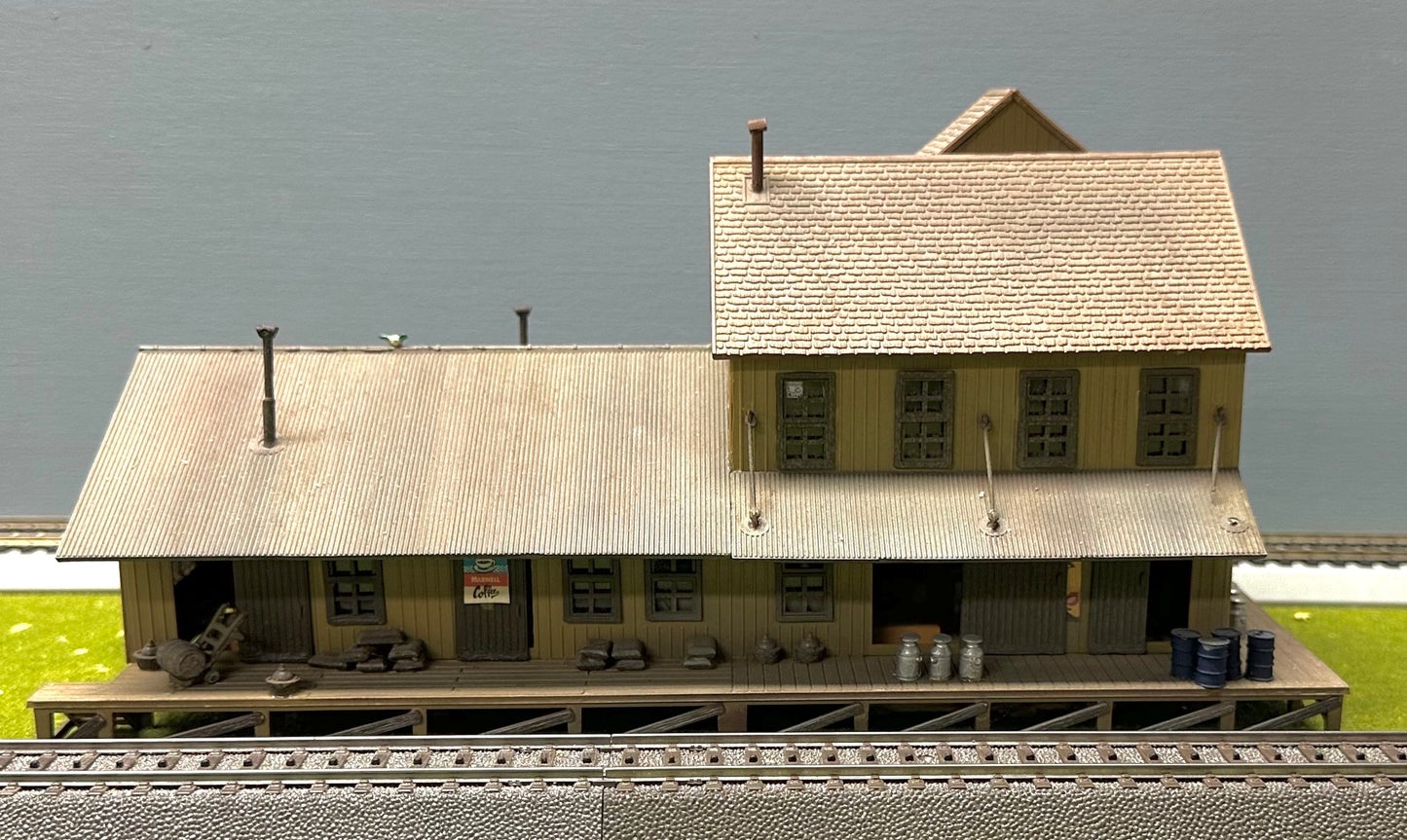 Walthers TrainLine 931-918 HO Scale Custom Painted /Weathered Brick Freight House
