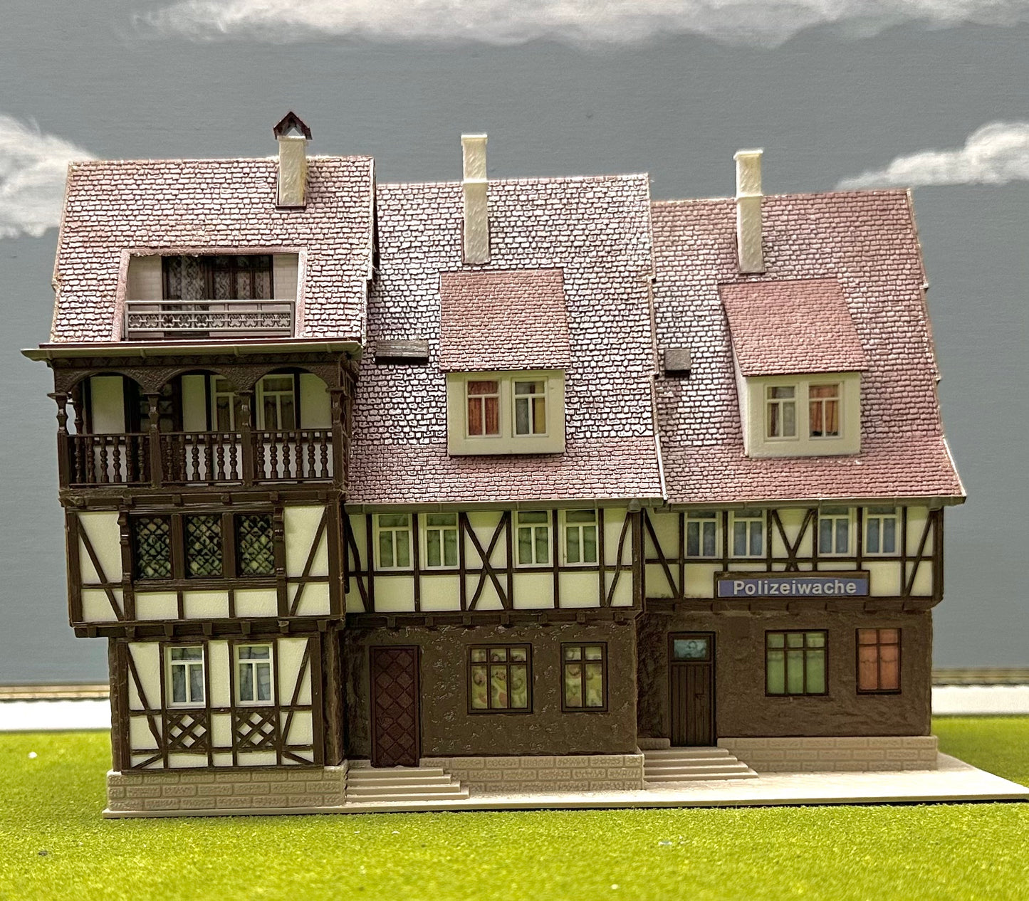 Vollmer 29311 HO Scale Half Timber Town Hall/Police Station Fully Assembled