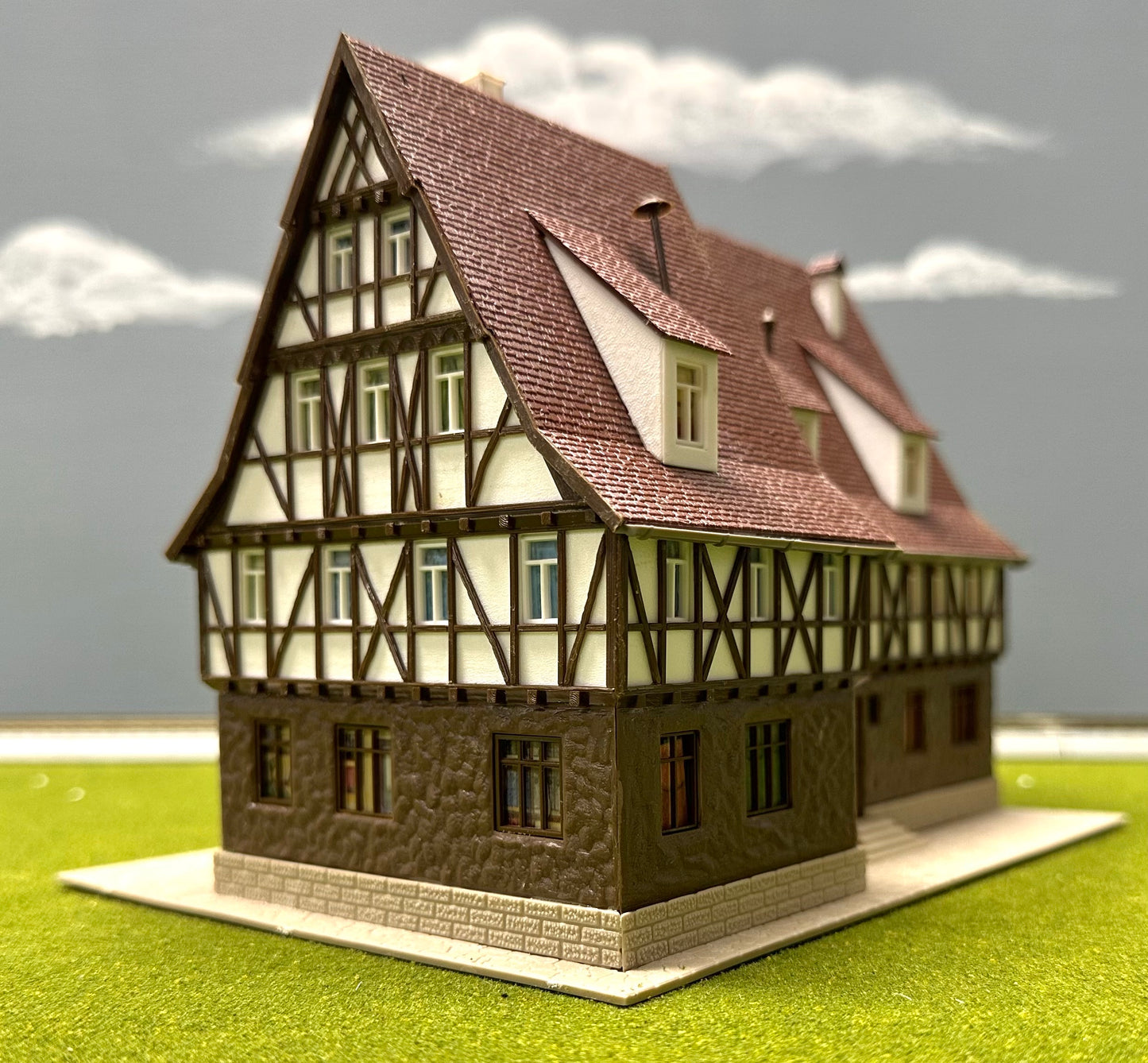 Vollmer 29311 HO Scale Half Timber Town Hall/Police Station Fully Assembled