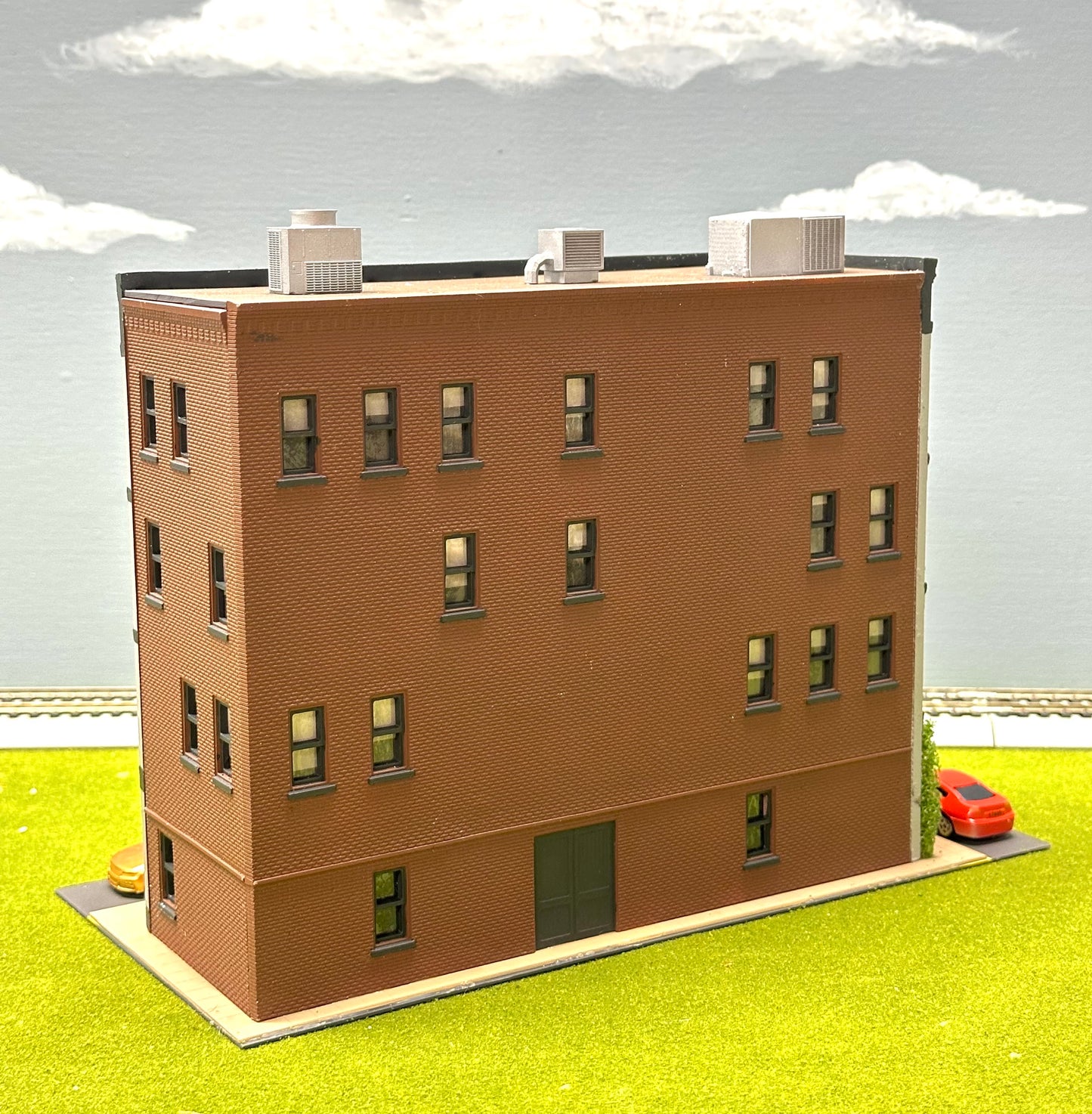 DPM #119 HO Scale "The Station House Hotel" Fully Assembled,+Figures and Vehicles