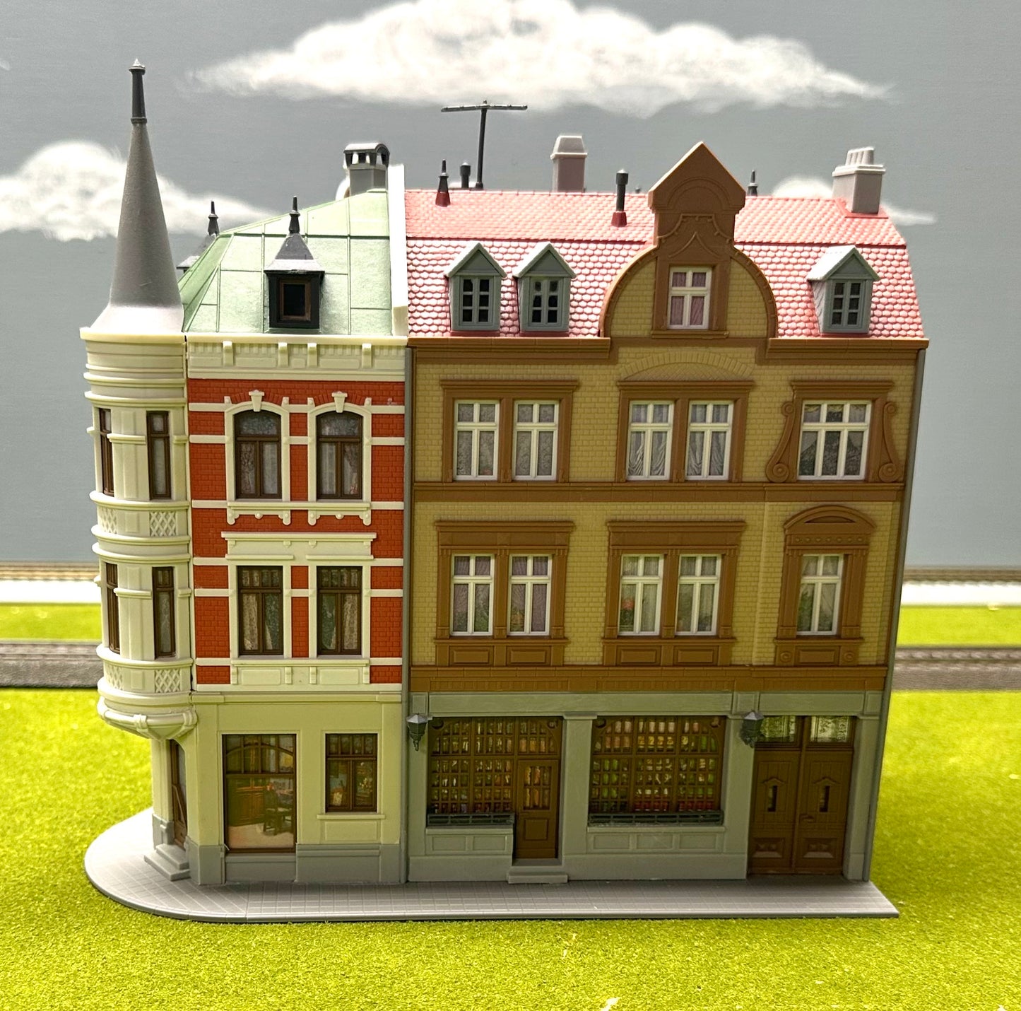 Kibri 38294 HO Scale Corner Terrace House and Shops, Fully Assembled